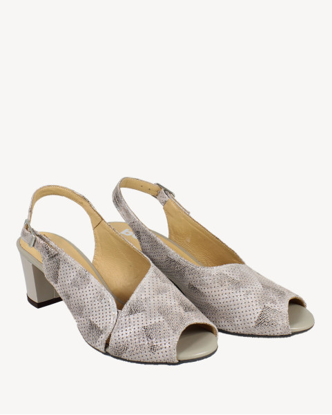 Beżowe sandałki ażurowe na...