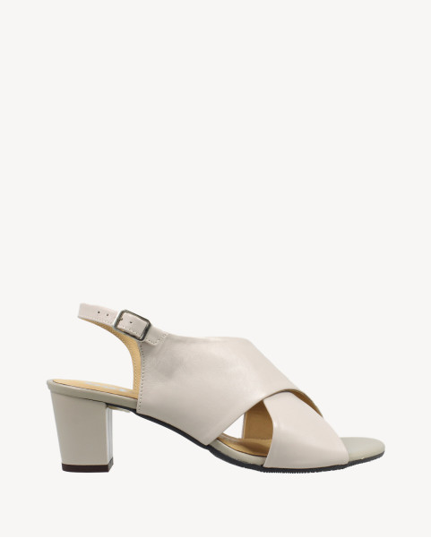 Beżowe sandałki na obcasie...