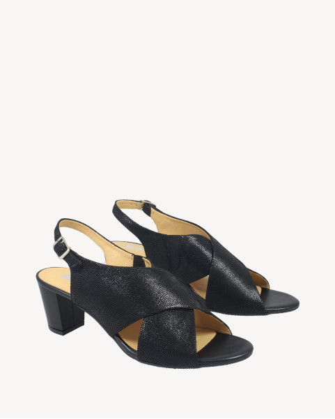 Czarne sandałki na 4cm...